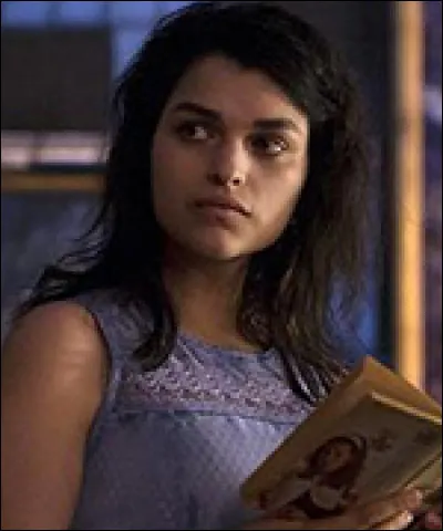 Comment s'appelle la fille que Jasper rencontre là-bas ?