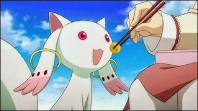 (Puella Magi Madoka Magica) Comment s'appelle l'incubateur qui veut faire passer un contrat avec Madoka et Sayaka ?