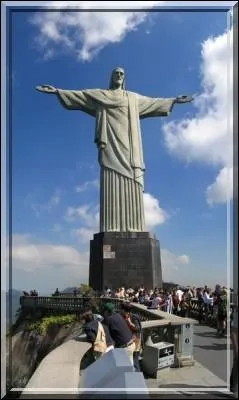 Dans quelle ville se trouve le Cristo Rei ?