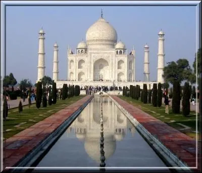 Dans quelle ville se trouve le Taj-Mahal ?
