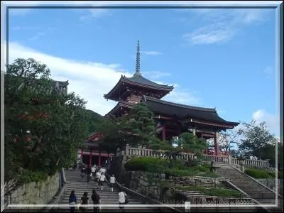 Dans quelle ville se trouve le Kiyomizu-dera ?