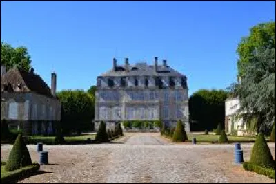 Je vous emm&egrave;ne &agrave; pr&eacute;sent dans le Centre-Val-de-Loire &agrave; la d&eacute;couverte du ch&acirc;teau de Meslay. Commune dans la r&eacute;gion agricole "Les Vall&eacute;es et Coteaux du Loir", elle se situe dans le d&eacute;partement ...