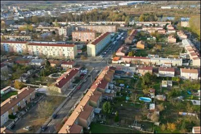 Ville de 13 000 habitants du département de la Moselle, située dans la banlieue de Metz :