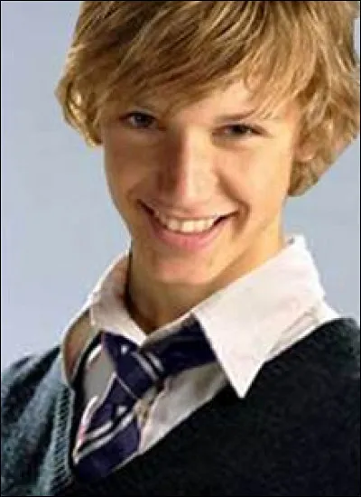 Quand Scorpius Malefoy sort du lac, apr&egrave;s avoir jet&eacute; le sort d'engorgement &agrave; Cedric, qui rencontre-t-il ?