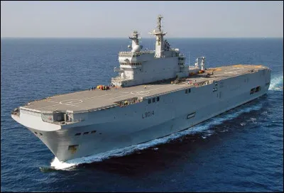 Nous avons un porte-hélicoptères amphibie. La France en possède trois. Le Tonnerre, le Mistral et le...