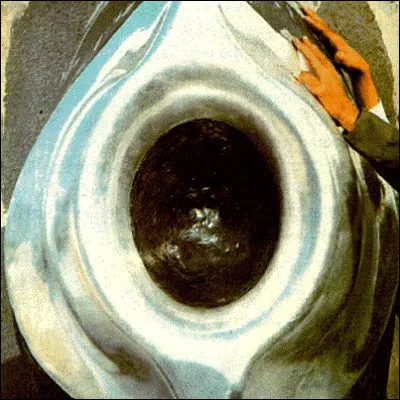 Dans quel lieu sacré trouve-t-on une relique appelée la Pierre noire ?