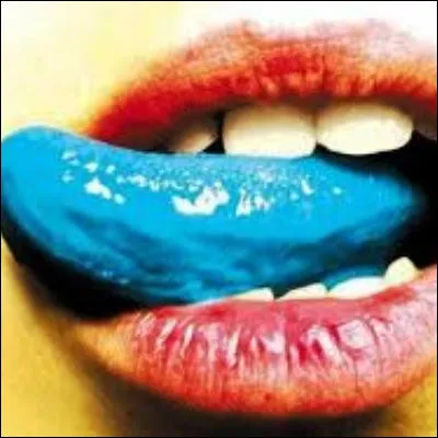 Quelle race canine est connue pour posséder une langue bleue ?