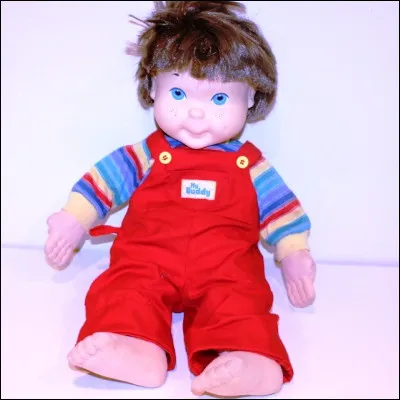 Comment s'appelle la poupée tueuse de la série de films "Jeu d'enfant" ?