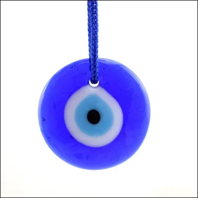 Dans quel pays l'il bleu "Nazar Boncuk" doit-il capter le regard des jaloux pour protéger celui qui l'achète de leurs énergies négatives ?