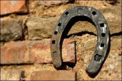 Selon la légende, quel empereur romain aurait fait forger à ses chevaux des fers en or afin de montrer sa richesse à son peuple ?