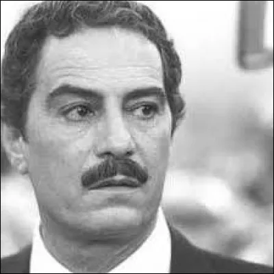 Cet acteur italien, qui a joué dans "Affreux, sales et méchants", "Miracle à l'italienne", a été Geppetto dans "Les Aventures de Pinocchio" en 1972, c'est ... Manfredi.