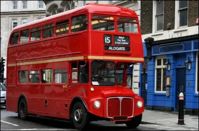 Cette fois-ci, tu es dans un bus qui perd le contr&ocirc;le (bus &agrave; 2 &eacute;tages) ; il est sur le point d'&eacute;craser 7 personnes, mais� &eacute;tant au 2e &eacute;tage, tu vois un homme costaud &agrave; c&ocirc;t&eacute; de toi ; si tu le pousses il arr&ecirc;terait le bus qui fonce sur 7 personnes !Que fais-tu ?