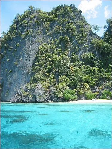 Sur quelle le des Philippines pouvons nous nous baigner dans cette magnifique eau ?