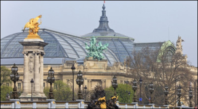 Pour quelle exposition universelle le Grand Palais a-t-il été construit ?