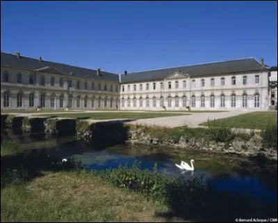 Qui est l'auteur, en 1885, de la comédie en 3 actes et en prose, "la Parisienne" ?