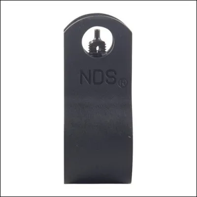 En marine, le pavillon triangulaire à deux pointes est appelé...