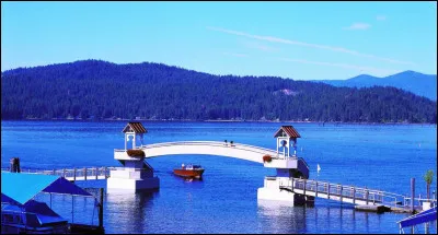 Comment s'appelle le mari de Roxane ?