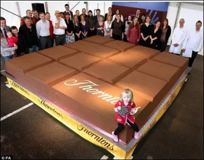 La plus grosse barre de chocolat pèse 5,5 tonnes.