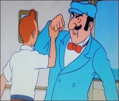 Durant son voyage Tintin tombe nez à nez avec son rival.
De qui s'agit-il ?