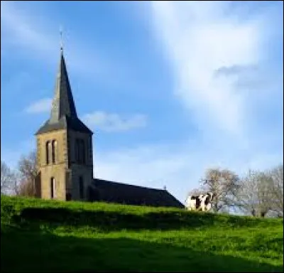Voici l'&eacute;glise Saint-Nazaire de Singles. Village d'Auvergne-Rh&ocirc;ne-Alpes, bord&eacute; par la Dordogne, il se situe dans le d&eacute;partement ...