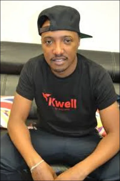 Complétez le titre de cette chanson : "Regarde-...