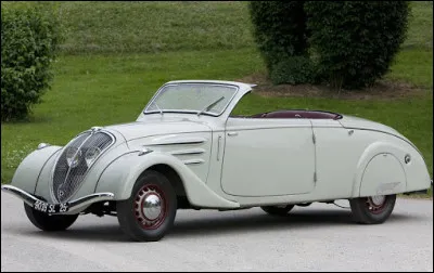 Remontons dans le temps : ce cabriolet a été produit par un de nos constructeurs nationaux peu de temps avant la Seconde Guerre mondiale. Quel est ce cabriolet ?