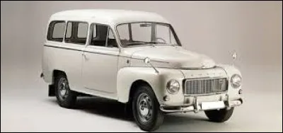 Cherchez la traduction du mot "duo" dans le dictionnaire suédois et vous obtiendrez le nom de ce véhicule à vocation professionnelle et voiture de loisir. Comment s'appelle cette voiture ?