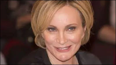 Une musique de Patricia Kaas : 

Il me dit que je suis belle
Et qu'il n'attendait que moi
Il me dit que je suis celle
Juste faite pour ses bras