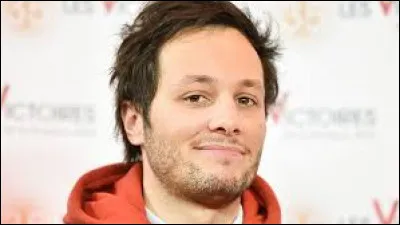 Un morceau de Boulevard des airs feat Vianney, avec : 

Allez reste, allez reste encore un peu 
Toi et moi devenir vieux, allez reste 
Allez reste encore un peu 
Toi et moi faire au mieux, 
allez reste Allez reste encore un peu
 Toi et moi devenir vieux,
 allez reste Allez reste encore un peu
 Toi et moi faire au mieux.