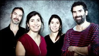 Terminons notre tournée avec ce morceau de rock de la part des Ogres de Barback : 

Mes amis, c'est vraiment le bazar
Sur cette belle planète.
Non, rien n'est dû au hasard,
L'Homme n'est vraiment pas net.