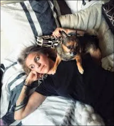 Emy a un chien, comment s'appelle-t-il ?