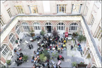 Dans la vie on a le droit de ne pas aller à l'école :