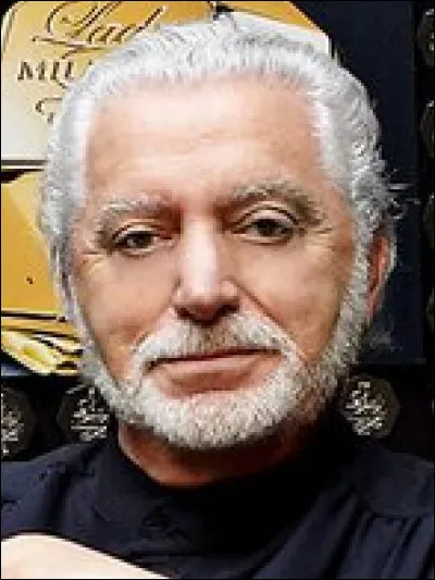 Qui est ce Paco, couturier espagnol, connu pour son excentricité, les récits de ses prétendues vies ultérieures, ses prédictions fantaisistes ?