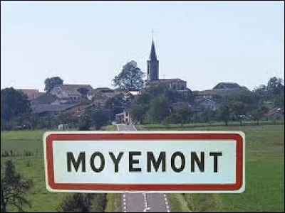 Village du Grand-Est, entre Charmes et Rambervillers, Moyemont se situe dans le département ...