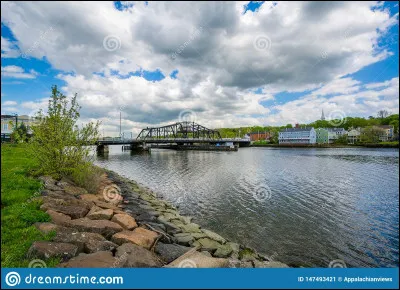 Quelle sont les deux particularités du clan de la Rivière ?