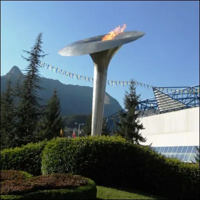 Quel designer français a conçu la vasque de la flamme olympique pour les JO d'Albertville et l'intérieur des modules d'habitation pour particuliers se rendant sur la Station spatiale internationale ?