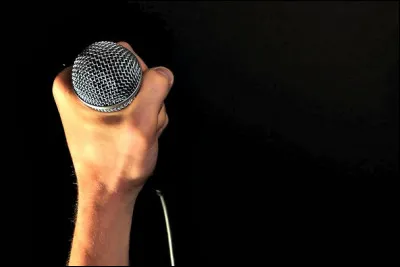 Qui chante "Jour 1" ?