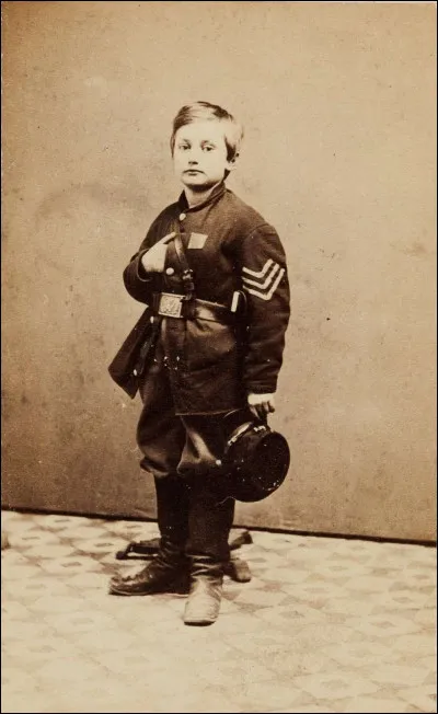 En 1861, à l'âge de 9 ans, il s'est sauvé pour s'enregistrer dans l'armée de l'Union. Rejeté par plusieurs unités, finalement les Michaganders l'ont accepté d'abord comme mascotte et ensuite aux tambours. 
Nommez celui qui fut soldat et devint une légende à 12 ans à la bataille de Chickamauga par son courage d'avoir été au front, comme fusilier.