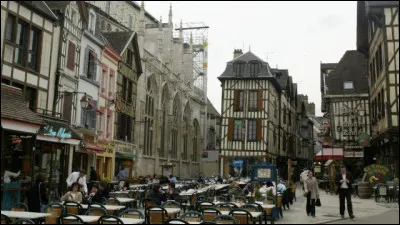 Ville du département de l'Aube, située en Champagne crayeuse et traversée par la Seine :