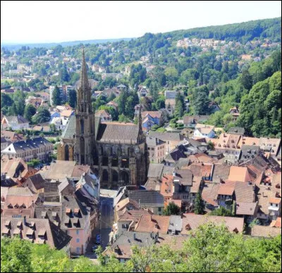 Petite ville de 7 700 habitants du département du Haut-Rhin, située à l'entrée de la vallée de la Thur, au pied des Vosges :