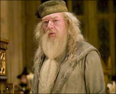 Combien de fois la communauté des sorciers a-t-elle voulu élire Albus Dumbledore comme ministre de la magie ?