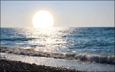 Vous pensez au proverbe "L'été arrive, et la vie devient facile". Ce n'est pas tout à fait vrai car il fait bien trop chaud ! 
De qui est ce proverbe ?