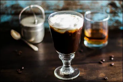 Que faut-il ajouter dans le café pour faire un "Irish Coffee" ?