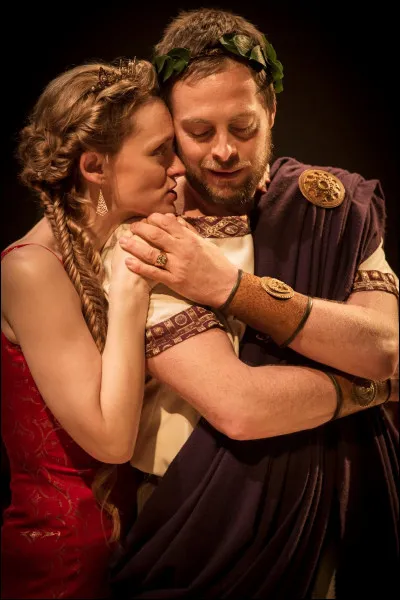 Empereur romain (39-81) ne pouvant pas épouser cette reine de Judée, il décida donc de l'éloigner malgré-lui. Qui sont-ils ?