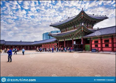 Quelle est son altitude par rapport à la mer ?