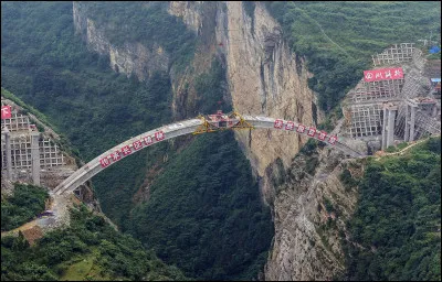 À qui appartient l'île d'Hainan ?