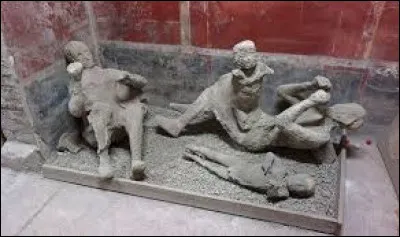 Quel est le moyen qu'utilisent les archéologues pour conserver les corps des Pompéiens ?