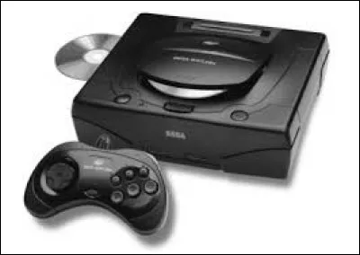 À l'aide de ces trois indices, trouvez le nom de la console : "années 90 / couleur noire / format CD-ROM".