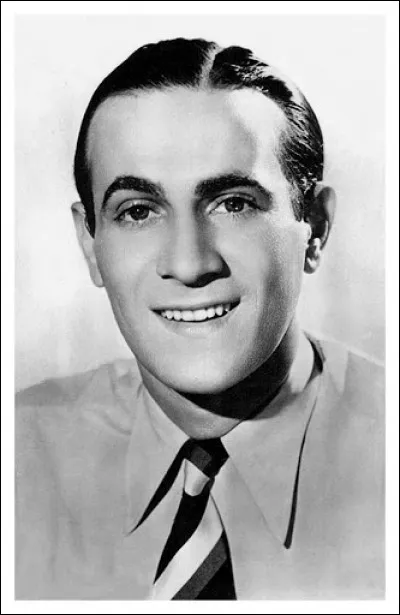 Ce chanteur français, né à Ajaccio, star populaire durant plusieurs décennies avec "Marinella", "Vieni vieni", et "Petit Papa Noël", chanson sortie en 1946 qui demeure la chanson la plus vendue. Il se prénomme ...