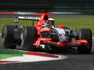 Comment s'appelle le circuit d'Italie ddi aux courses automobiles ?